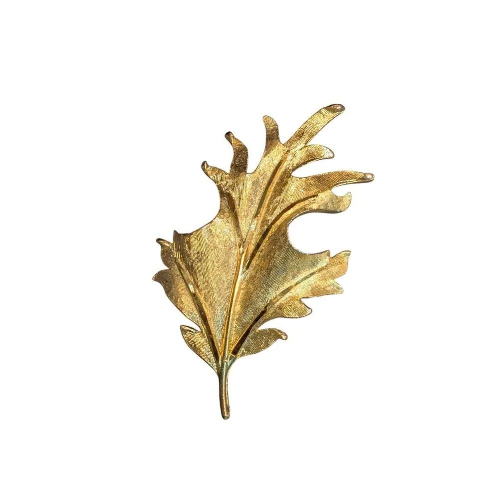 BSK Vintage Gold Tone Textured Leaf Brooch Pin Mid Century Nature Jewelry